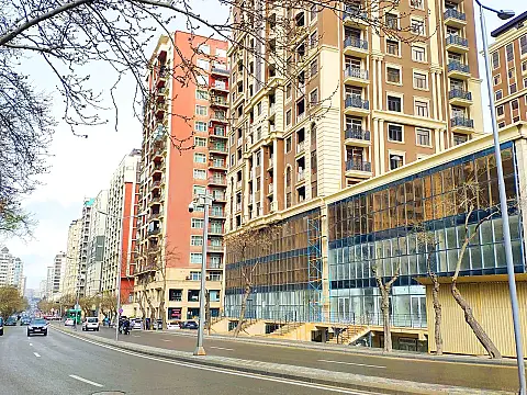 Satılır obyekt 205 m² — Bakı 205.00 m²