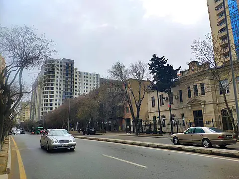 Satılır obyekt 205 m²