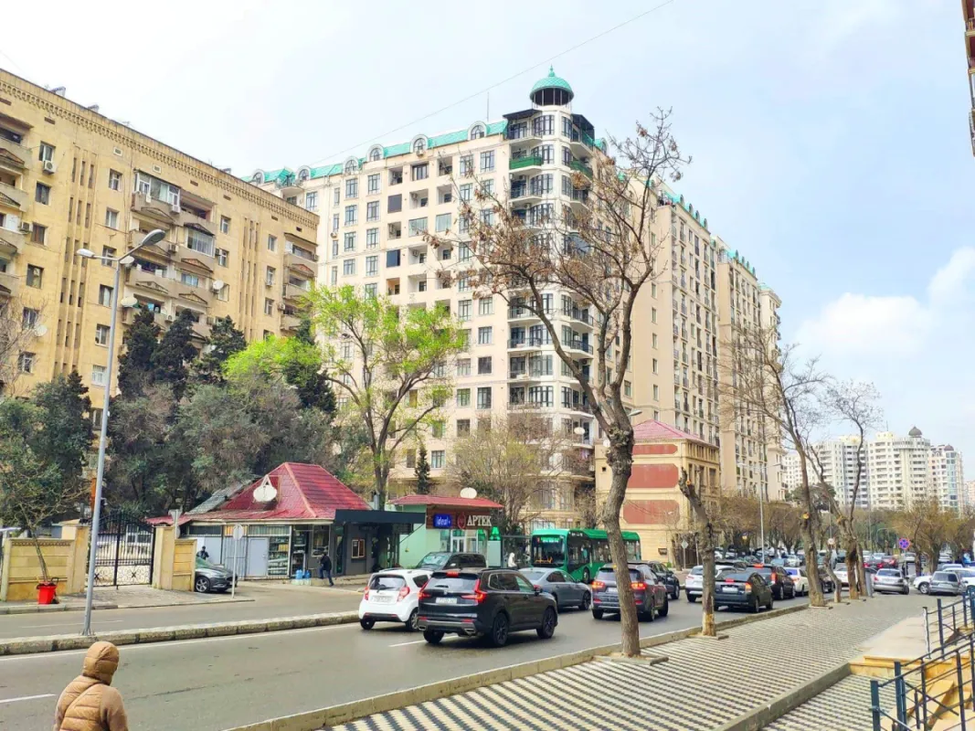 Satılır obyekt 205 m²