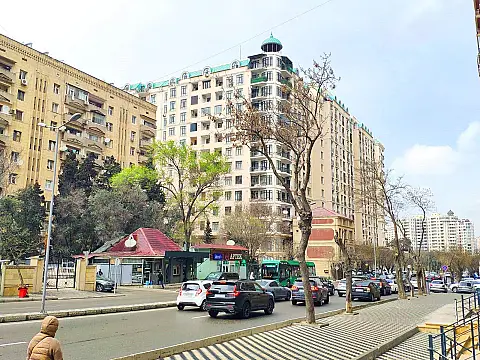 Satılır obyekt 205 m²