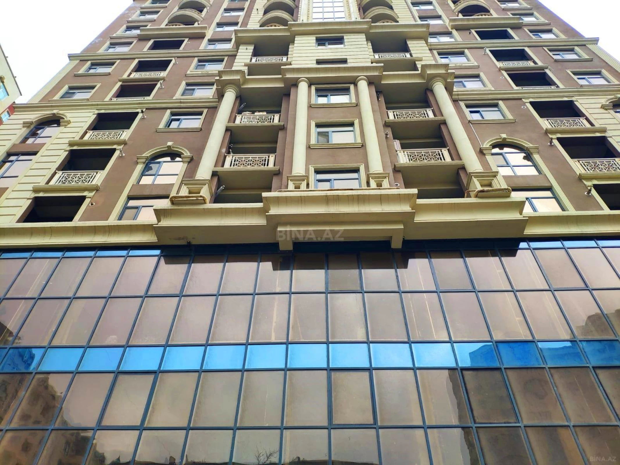 Satılır obyekt 205 m²