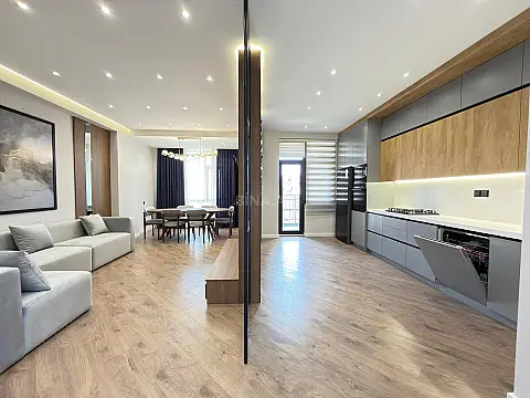 Satılır 3 otaqlı mənzil 119 m²