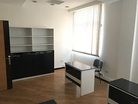 Kirayə verilir 7 otaqlı ofis 250 m²