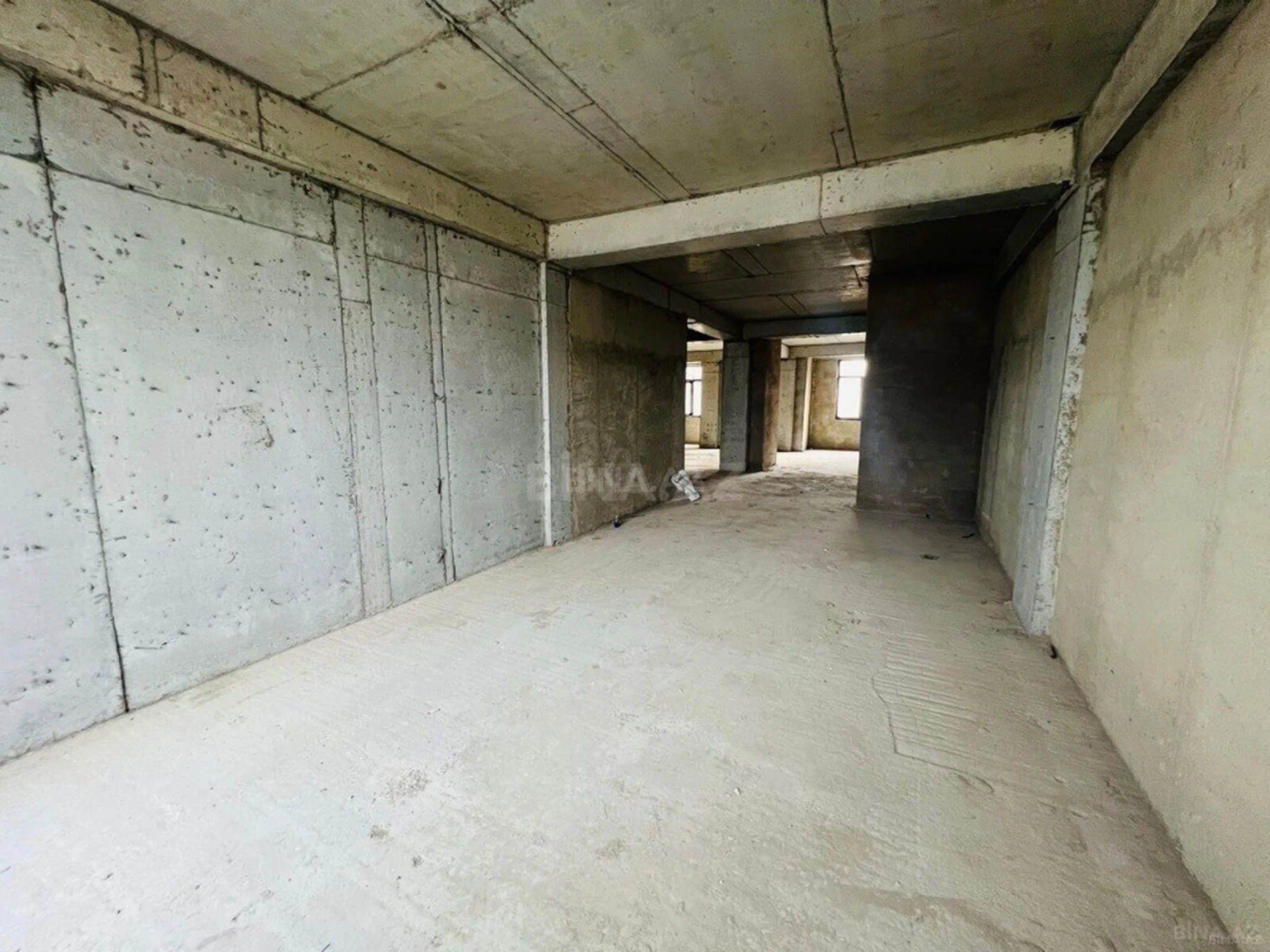 Satılır 4 otaqlı mənzil 210 m²