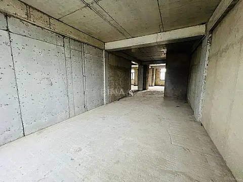 Satılır 4 otaqlı mənzil 210 m²