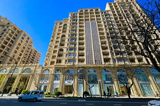 Satılır 4 otaqlı mənzil 210 m²