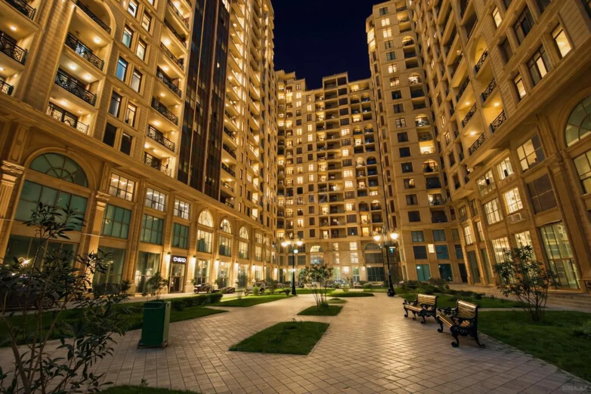 Satılır 4 otaqlı mənzil 210 m²