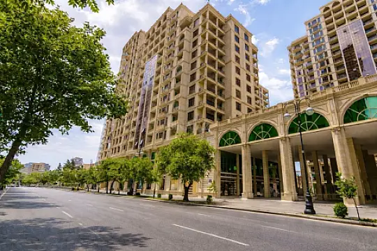 Satılır 4 otaqlı mənzil 210 m²