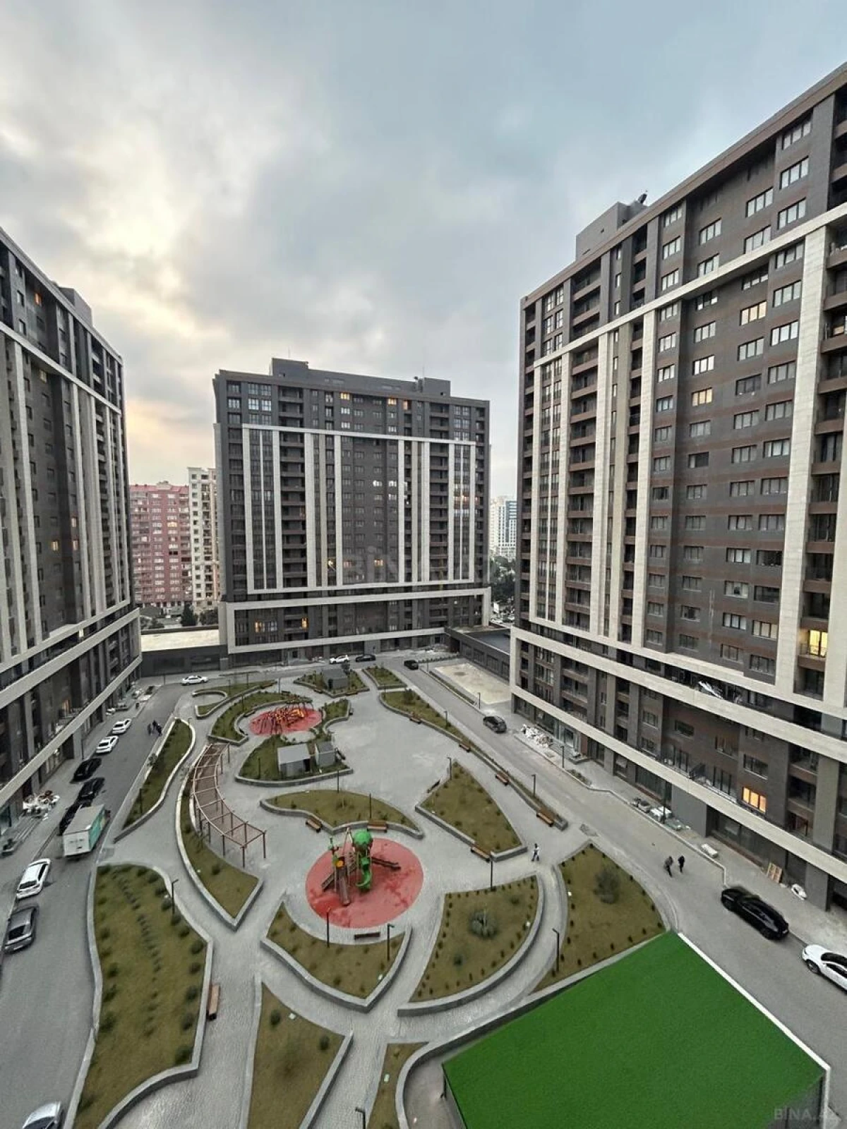 Satılır 3 otaqlı mənzil 128 m²