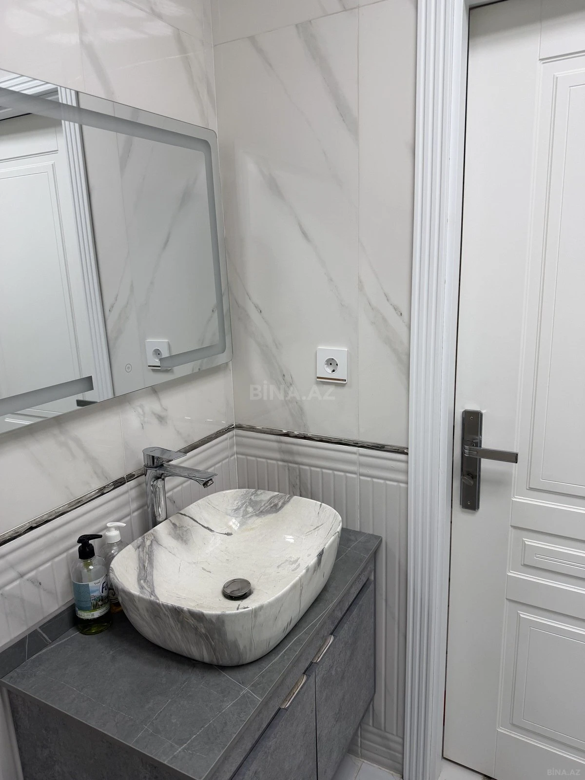 Satılır 2 otaqlı mənzil 68 m²