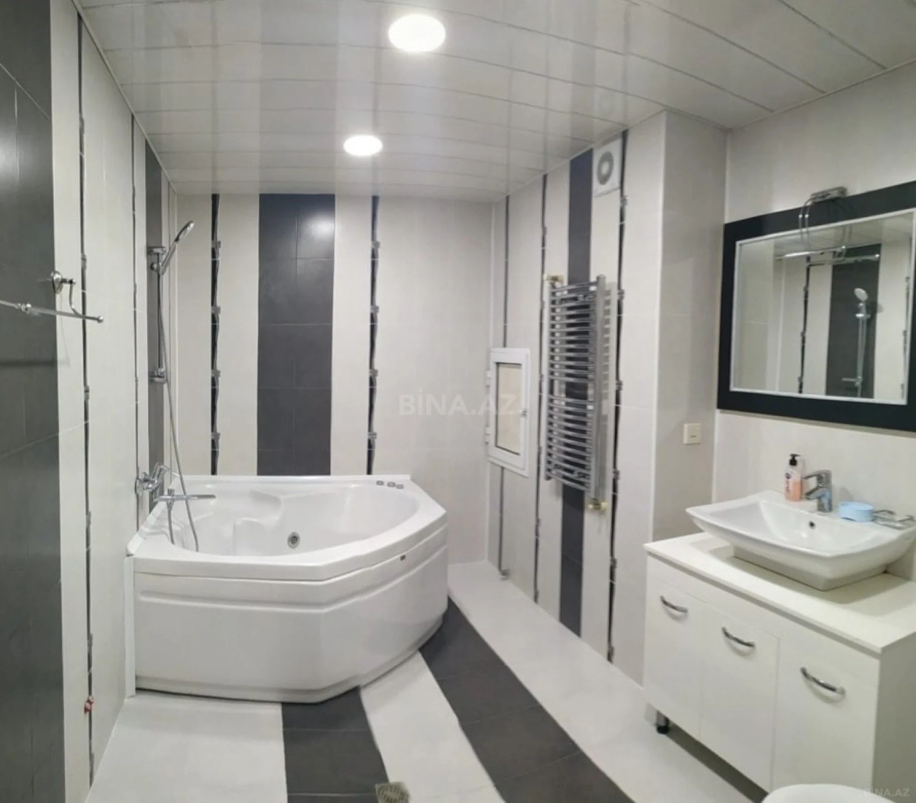 Kirayə verilir 4 otaqlı mənzil 190 m²