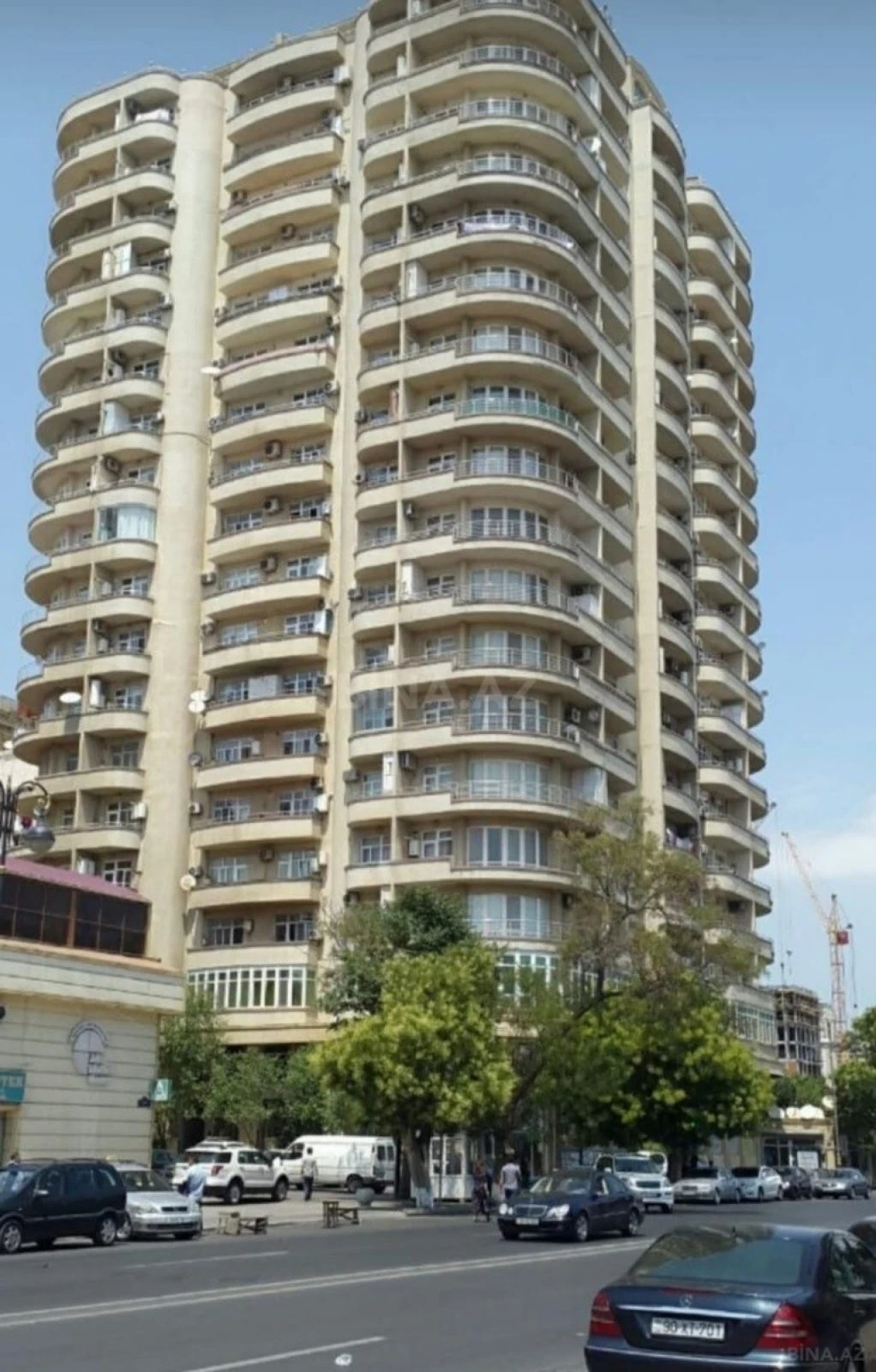 Kirayə verilir 4 otaqlı mənzil 190 m²