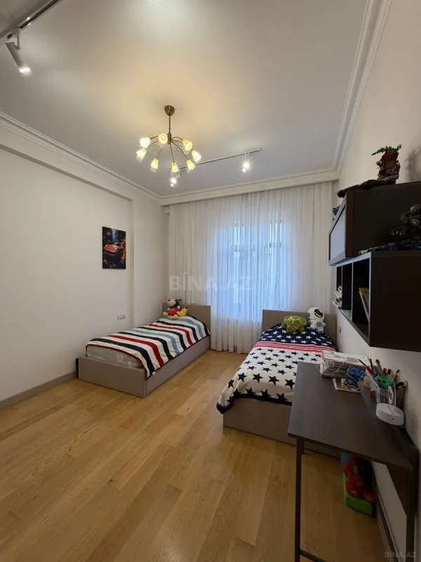 Satılır 3 otaqlı mənzil 130 m²
