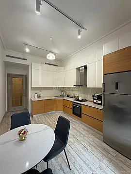 Satılır 3 otaqlı mənzil 130 m²