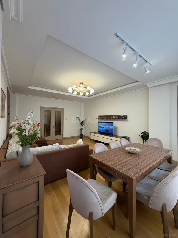 Satılır 3 otaqlı mənzil 130 m²