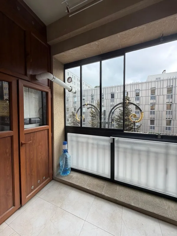Satılır 3 otaqlı mənzil 130 m²