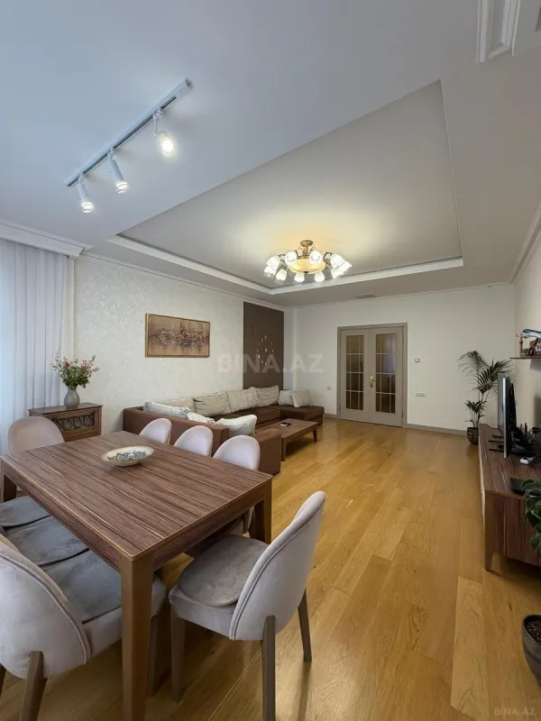 Satılır 3 otaqlı mənzil 130 m²