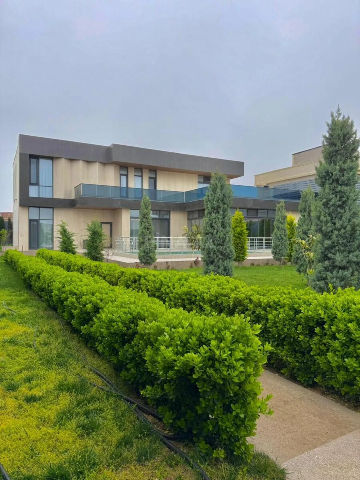 Satılır 7 otaqlı həyət evi 500 m²
