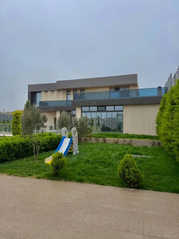 Satılır 7 otaqlı həyət evi 500 m²