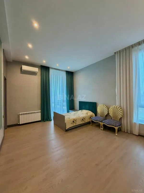 Satılır 7 otaqlı həyət evi 500 m²