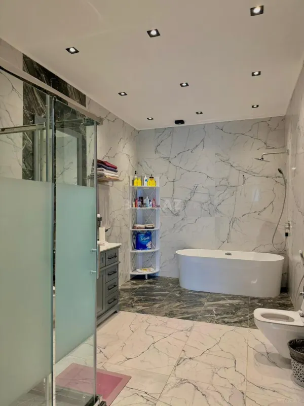 Satılır 7 otaqlı həyət evi 500 m²