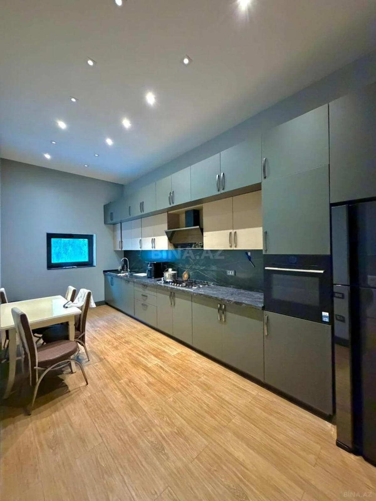 Satılır 7 otaqlı həyət evi 500 m²