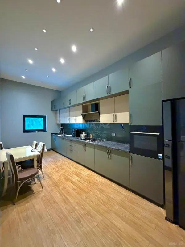 Satılır 7 otaqlı həyət evi 500 m²