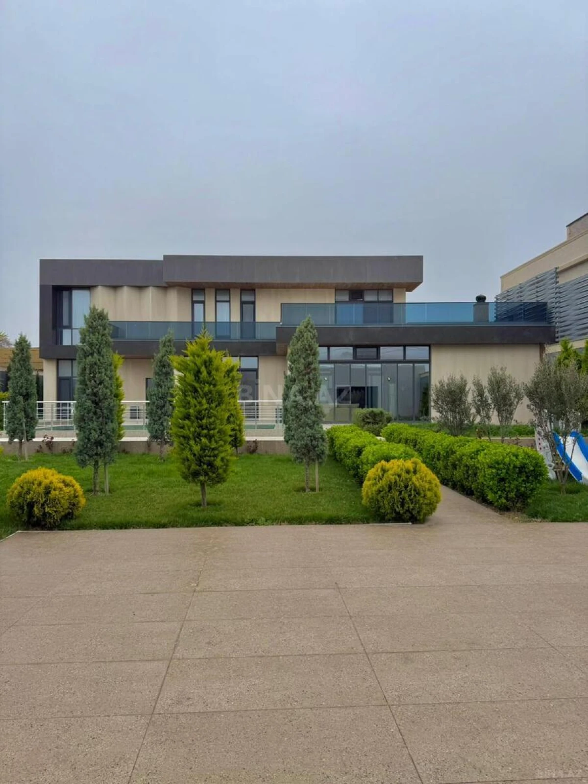 Satılır 7 otaqlı həyət evi 500 m²