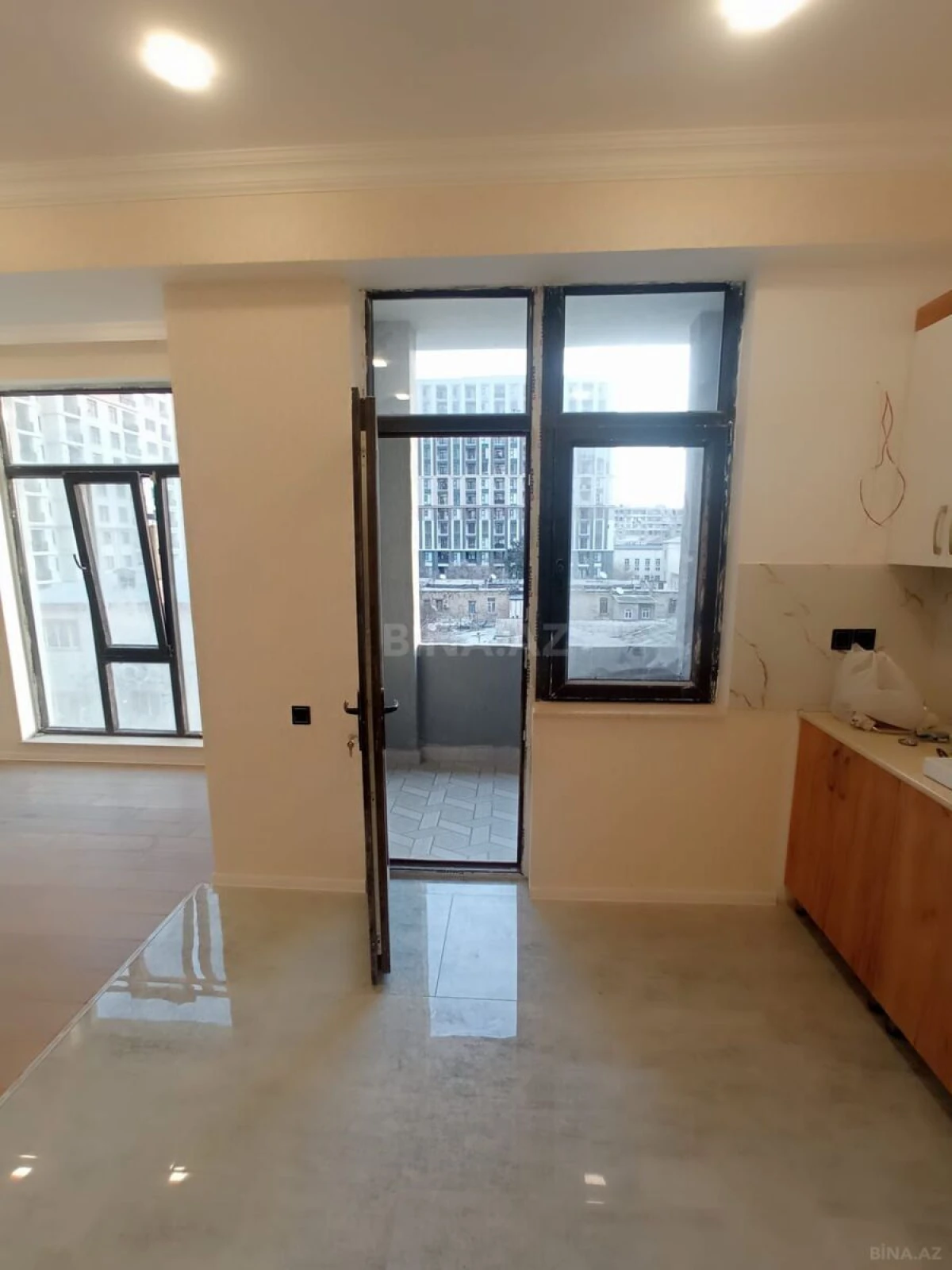 Kirayə verilir 2 otaqlı ofis 60 m²