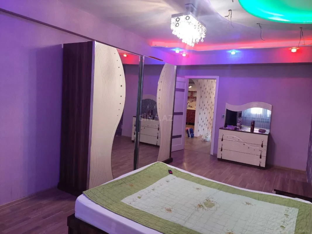 Satılır 2 otaqlı mənzil 78.8 m²