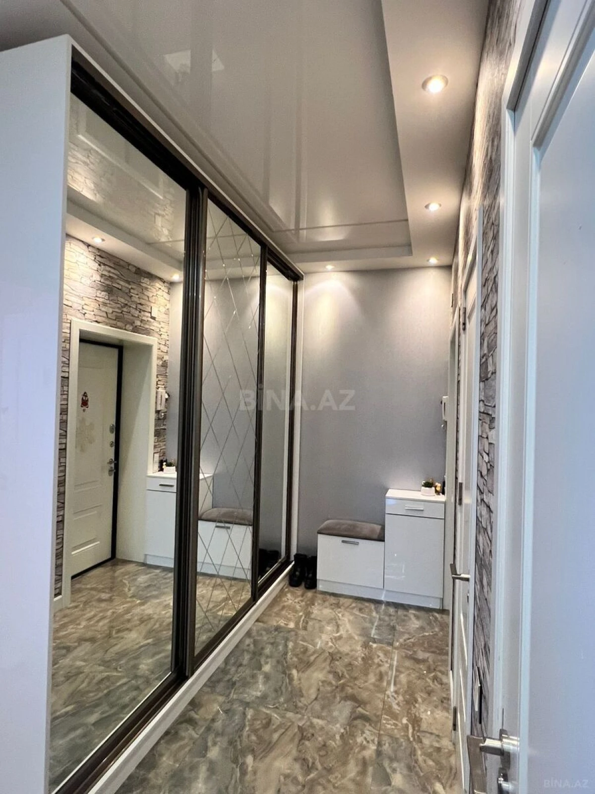 Satılır 3 otaqlı mənzil 140 m²