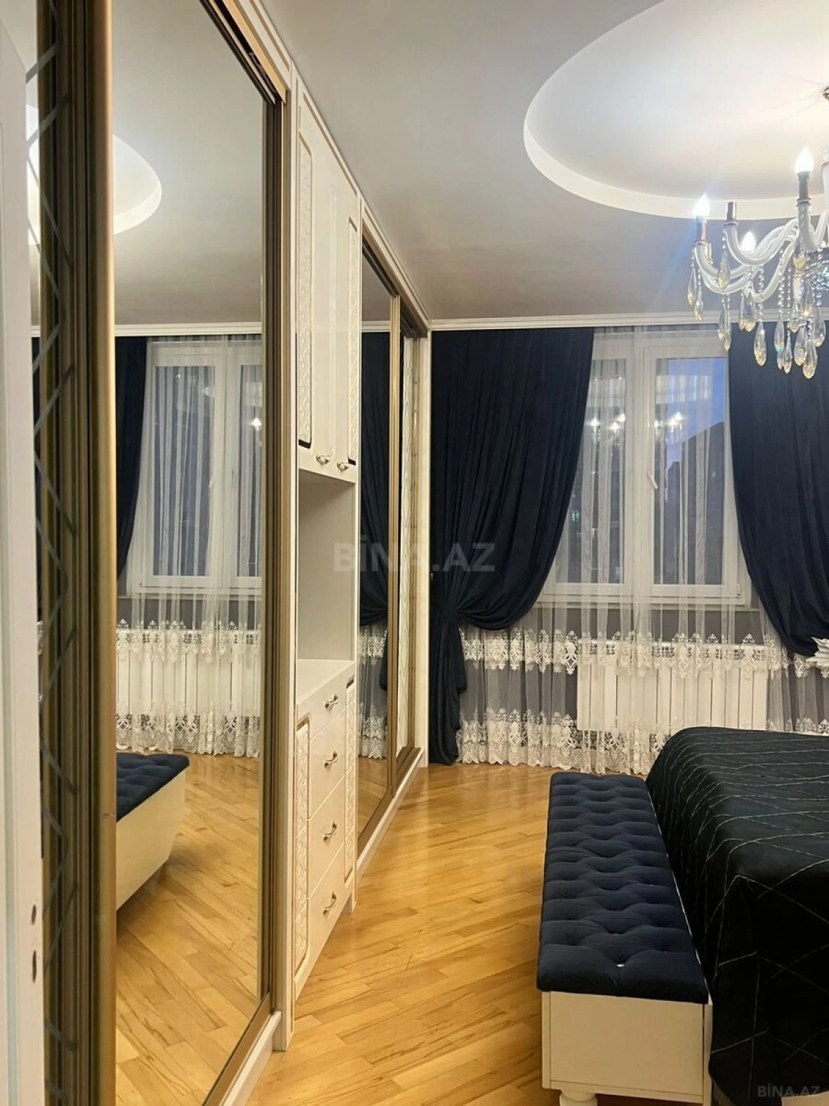Satılır 3 otaqlı mənzil 140 m²