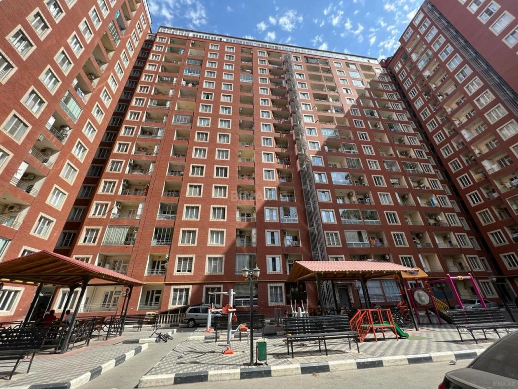 Satılır 2 otaqlı mənzil 75 m²