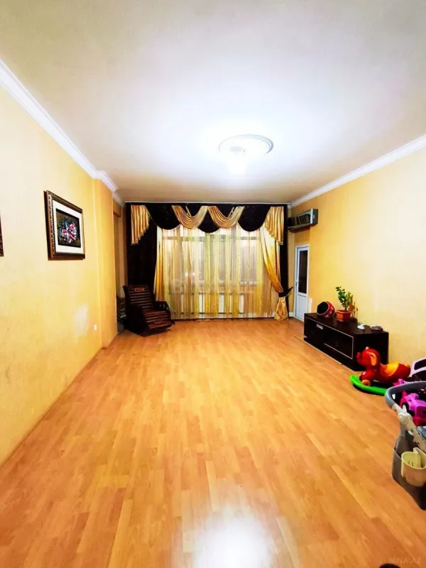 Satılır 3 otaqlı mənzil 145 m²