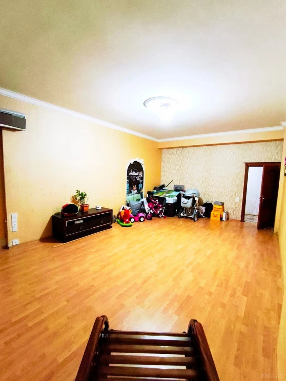 Satılır 3 otaqlı mənzil 145 m²