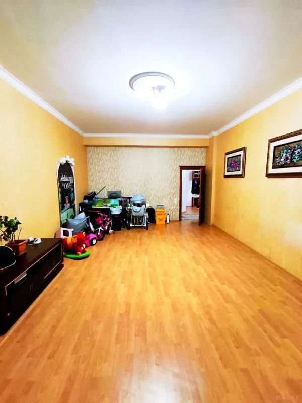 Satılır 3 otaqlı mənzil 145 m²