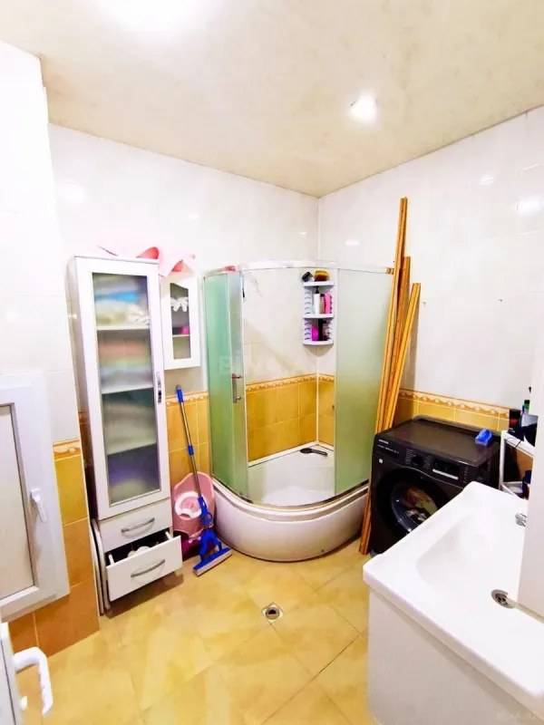 Satılır 3 otaqlı mənzil 145 m²