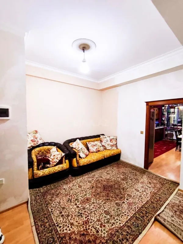 Satılır 3 otaqlı mənzil 145 m²