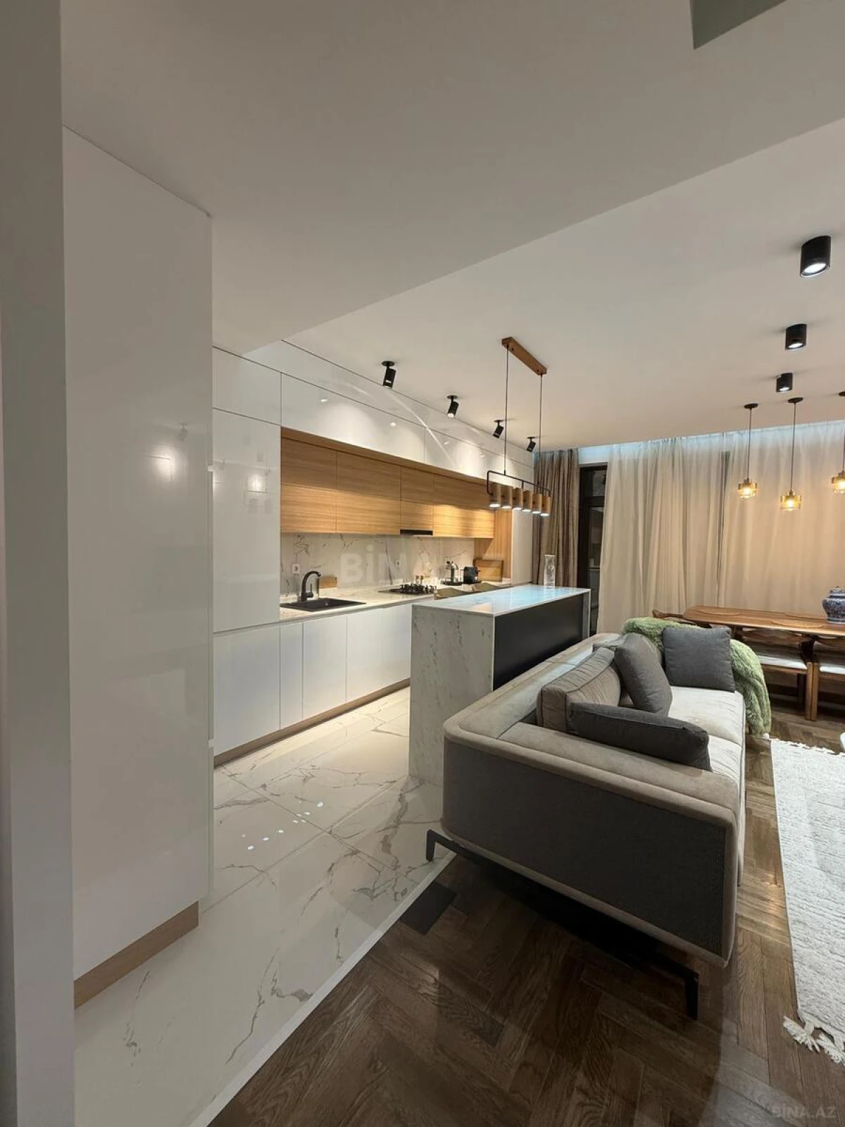 Satılır 3 otaqlı mənzil 120 m²