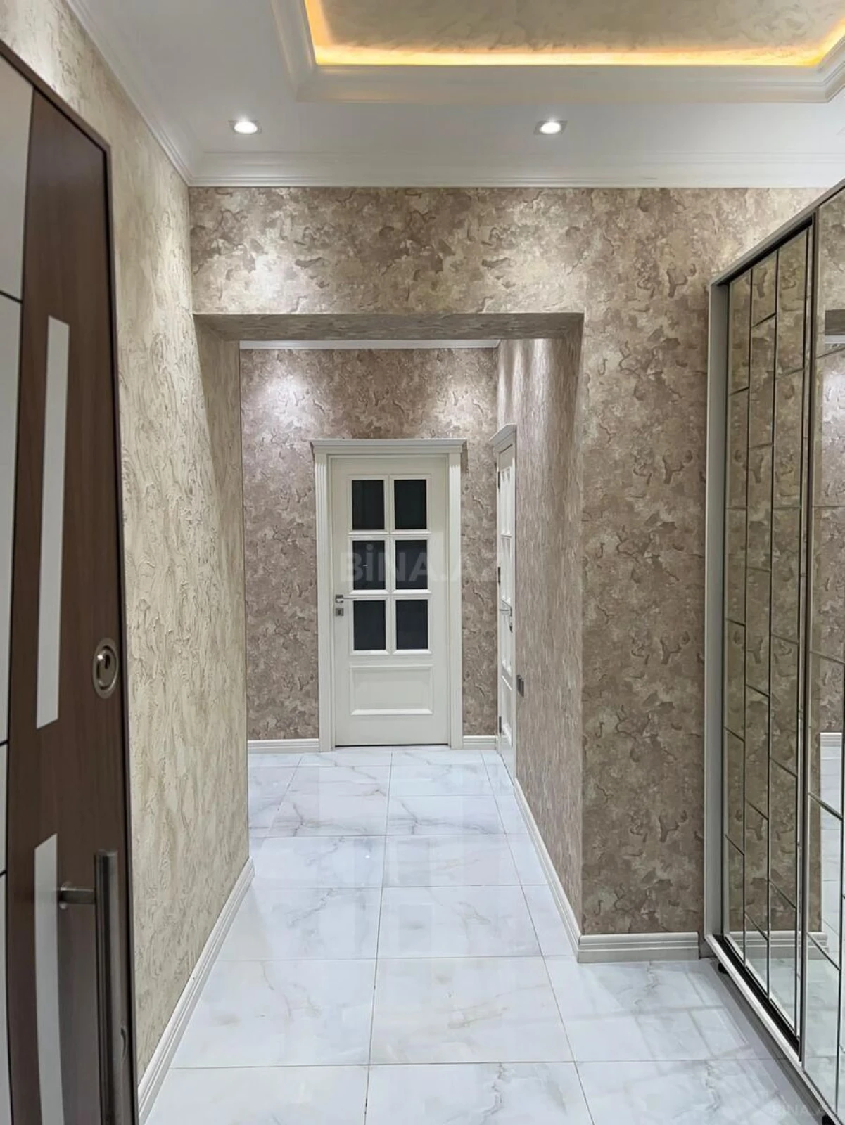 Kirayə verilir 2 otaqlı mənzil 106 m²