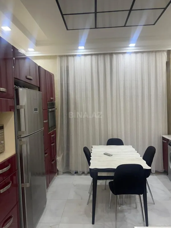 Kirayə verilir 2 otaqlı mənzil 106 m²