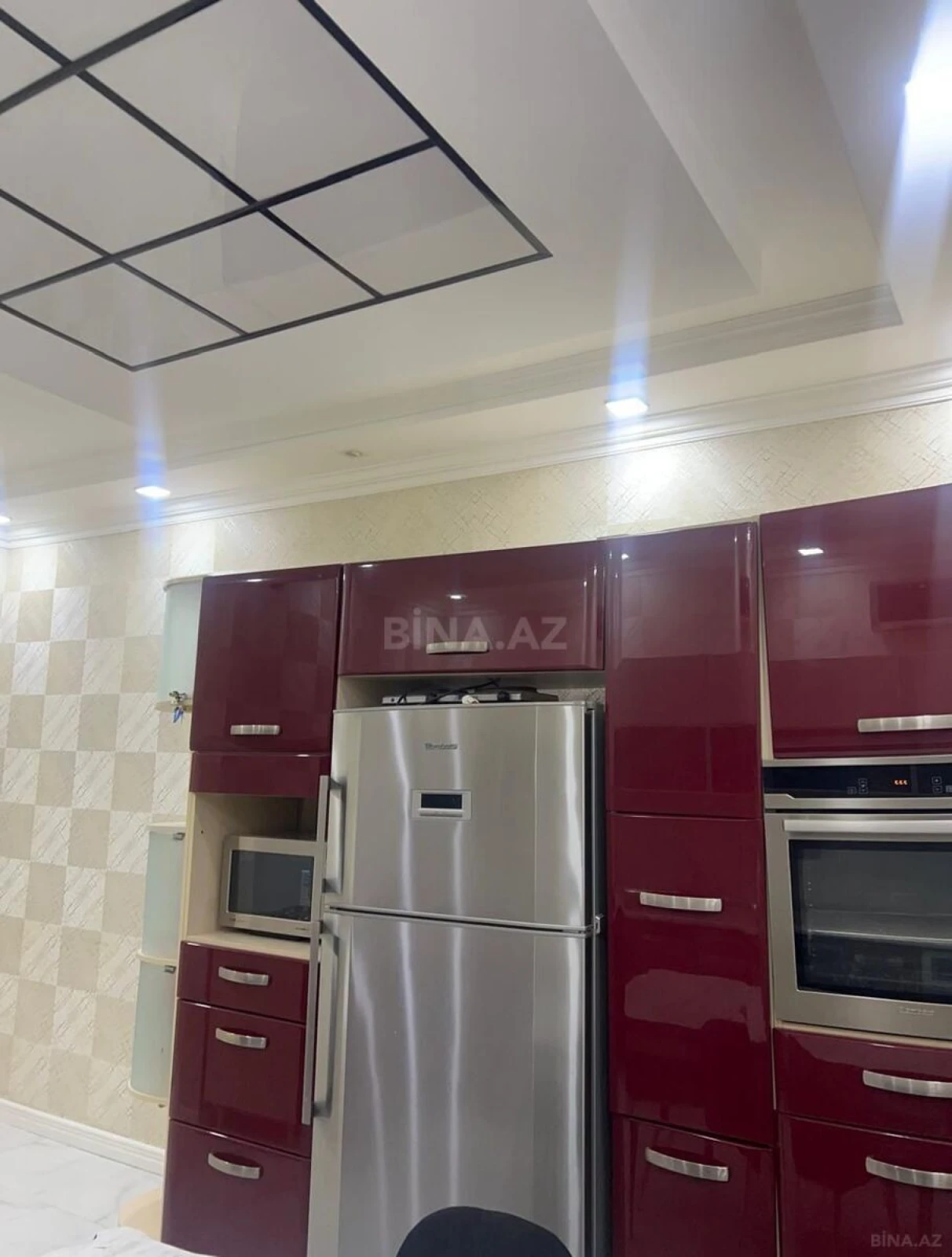 Kirayə verilir 2 otaqlı mənzil 106 m²