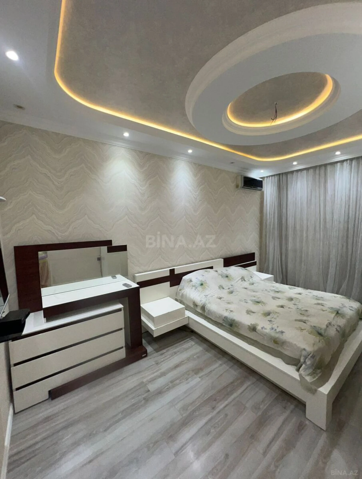 Kirayə verilir 2 otaqlı mənzil 106 m²