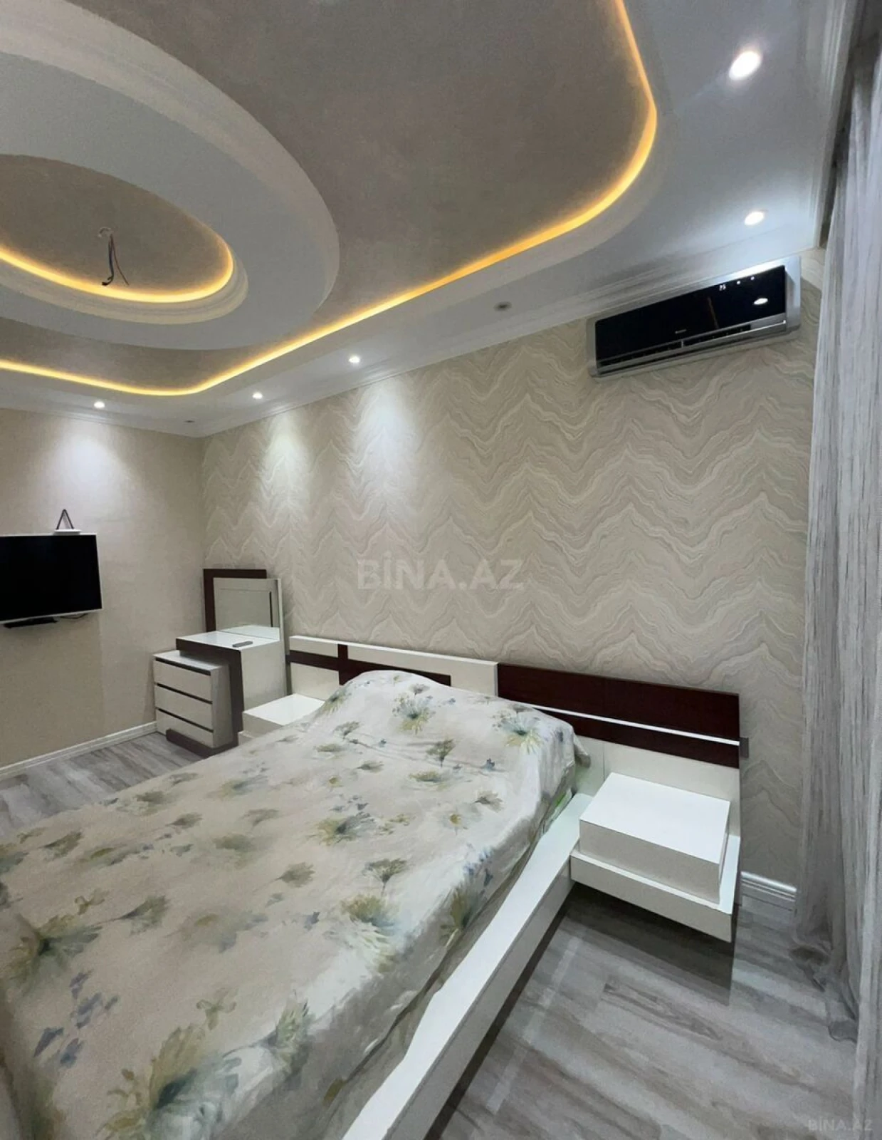 Kirayə verilir 2 otaqlı mənzil 106 m²
