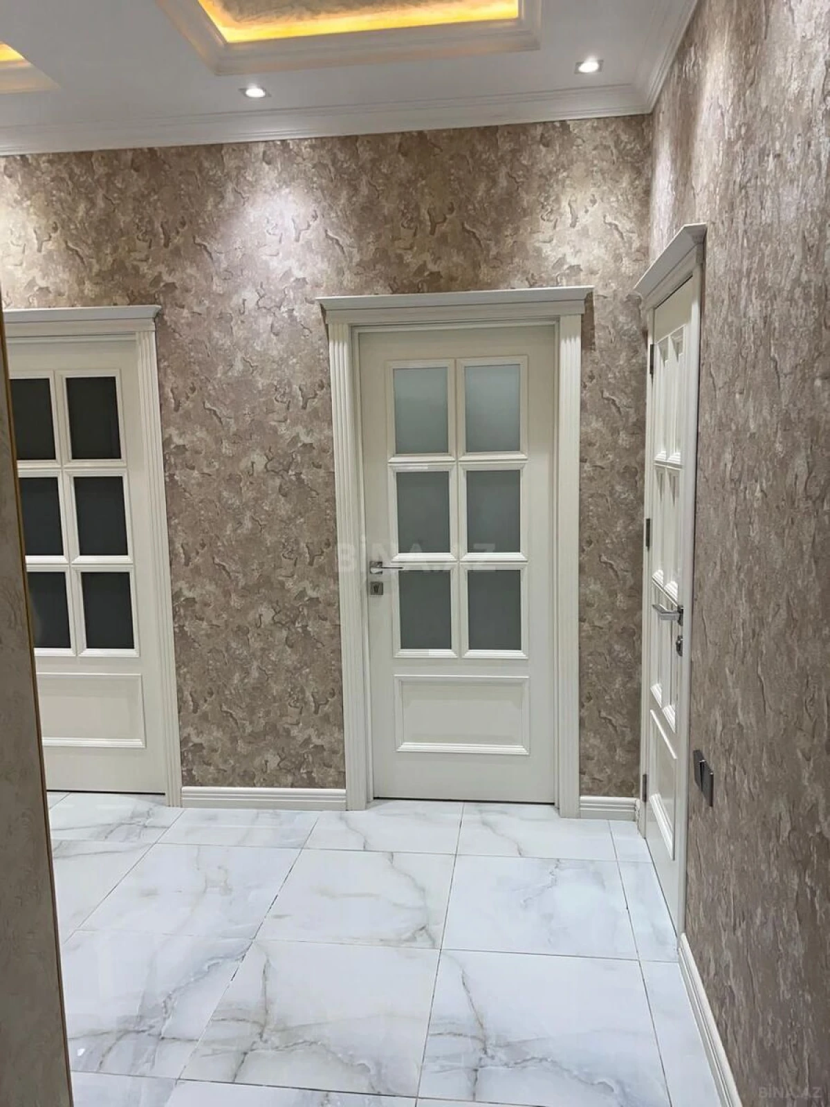 Kirayə verilir 2 otaqlı mənzil 106 m²