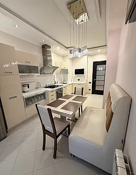 Satılır 4 otaqlı mənzil 147 m²