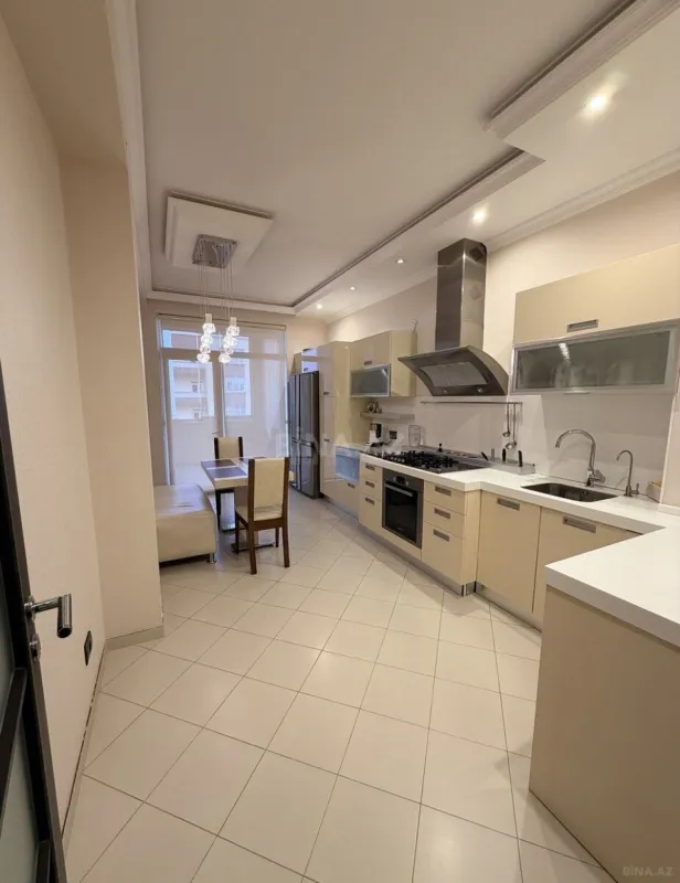 Satılır 4 otaqlı mənzil 147 m²