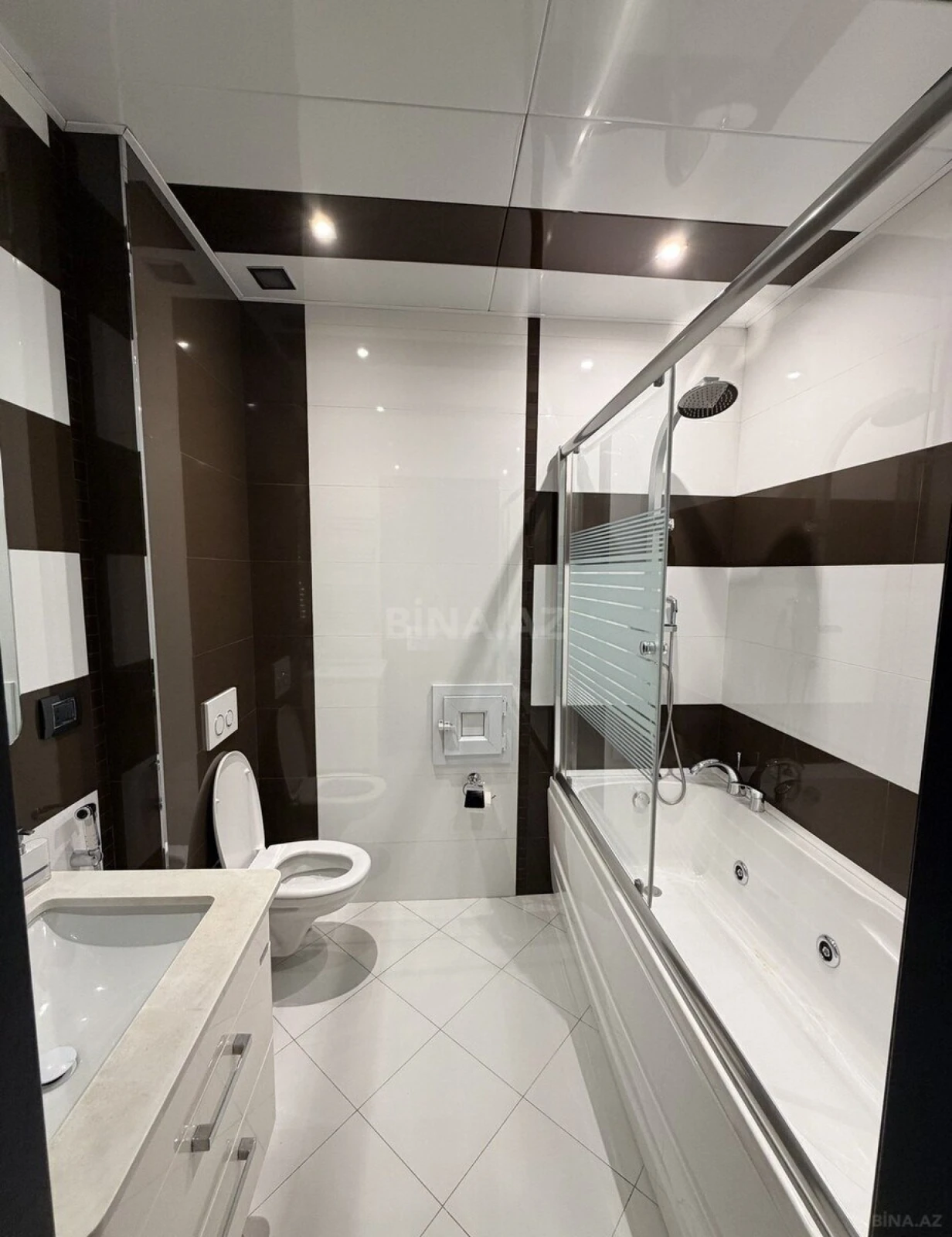 Satılır 4 otaqlı mənzil 147 m²