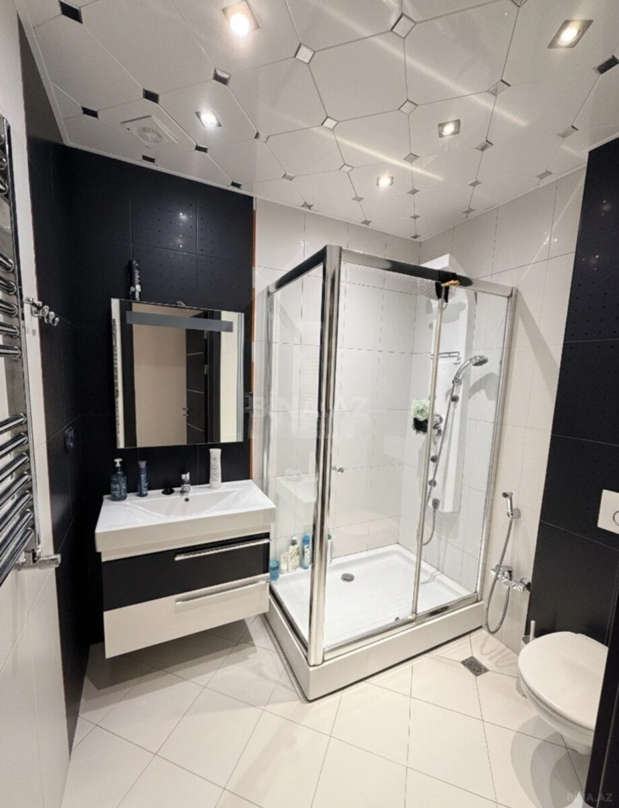 Satılır 4 otaqlı mənzil 147 m²