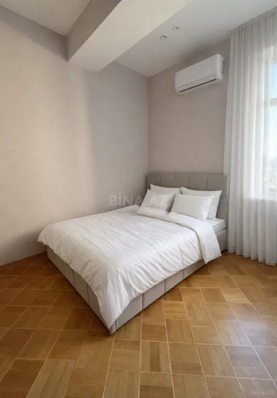 Satılır 4 otaqlı mənzil 147 m²